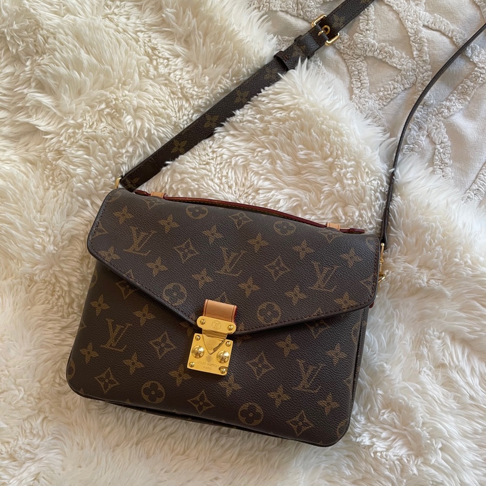 Louis Vuitton Pochette Métis Monogram